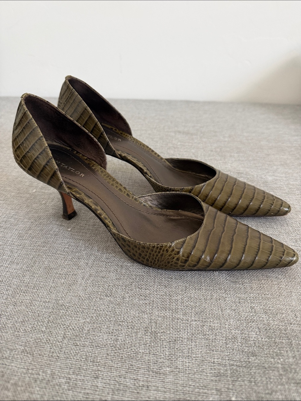 Ann Taylor Olive Croc-Embossed kitten heels - Picture 3 of 7